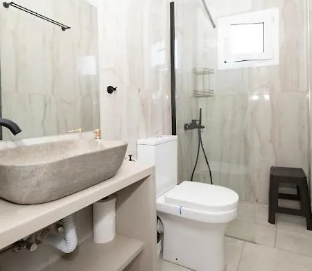 Meteoro 2 Apartment Finikounta