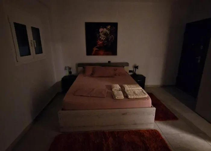 Meteoro 2 Apartamento Finikounta